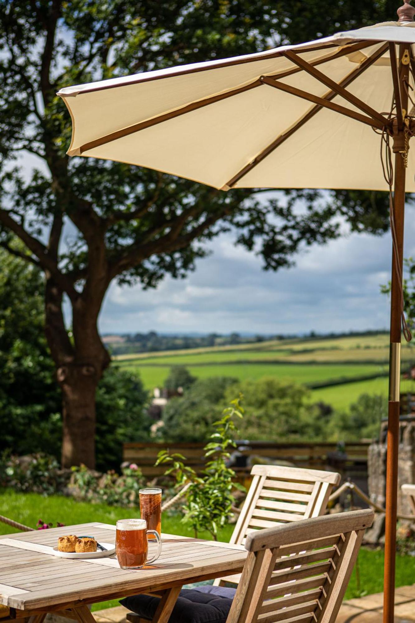 The Queens Arms Poyntington Esterno foto