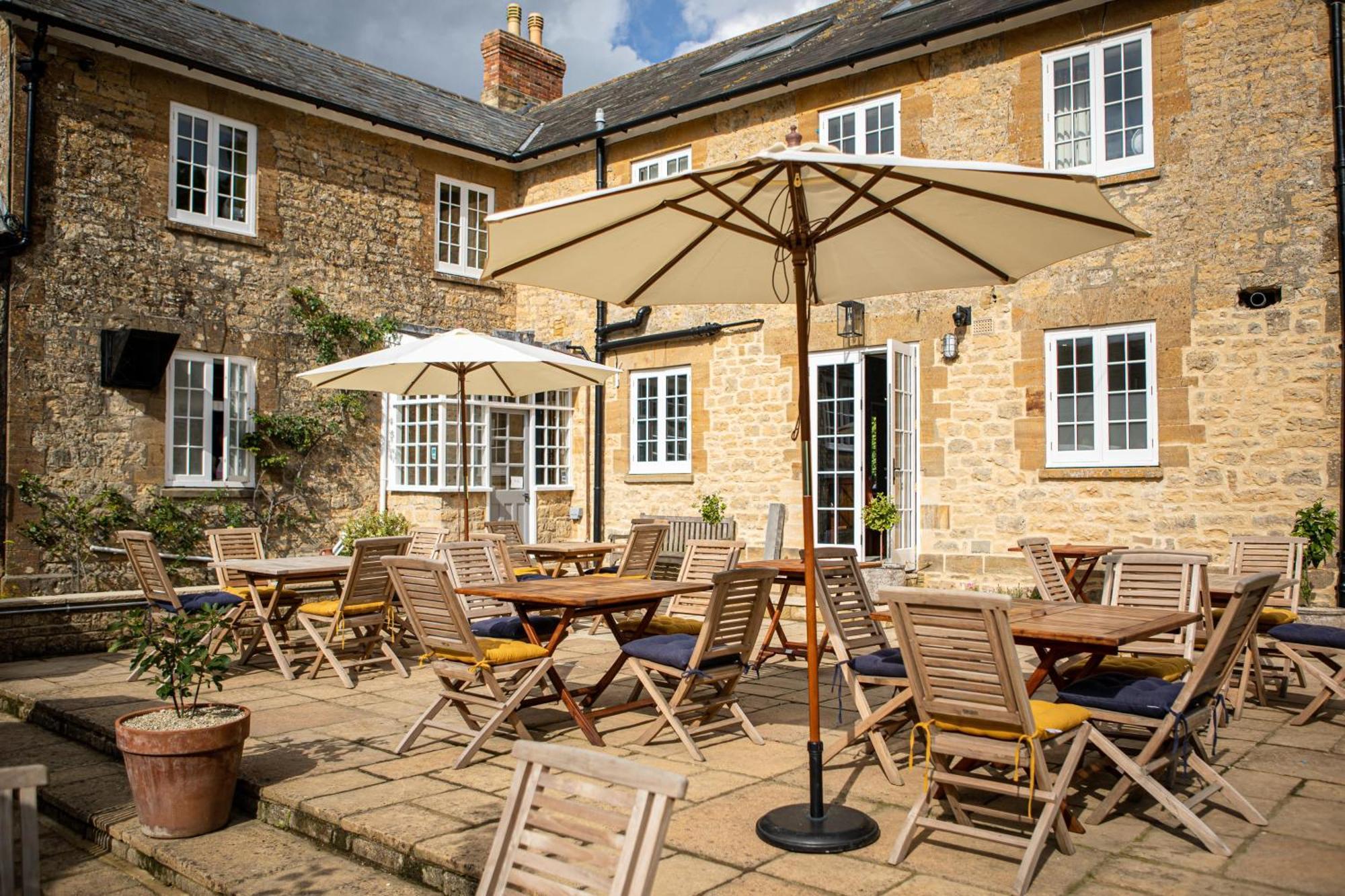 The Queens Arms Poyntington Esterno foto