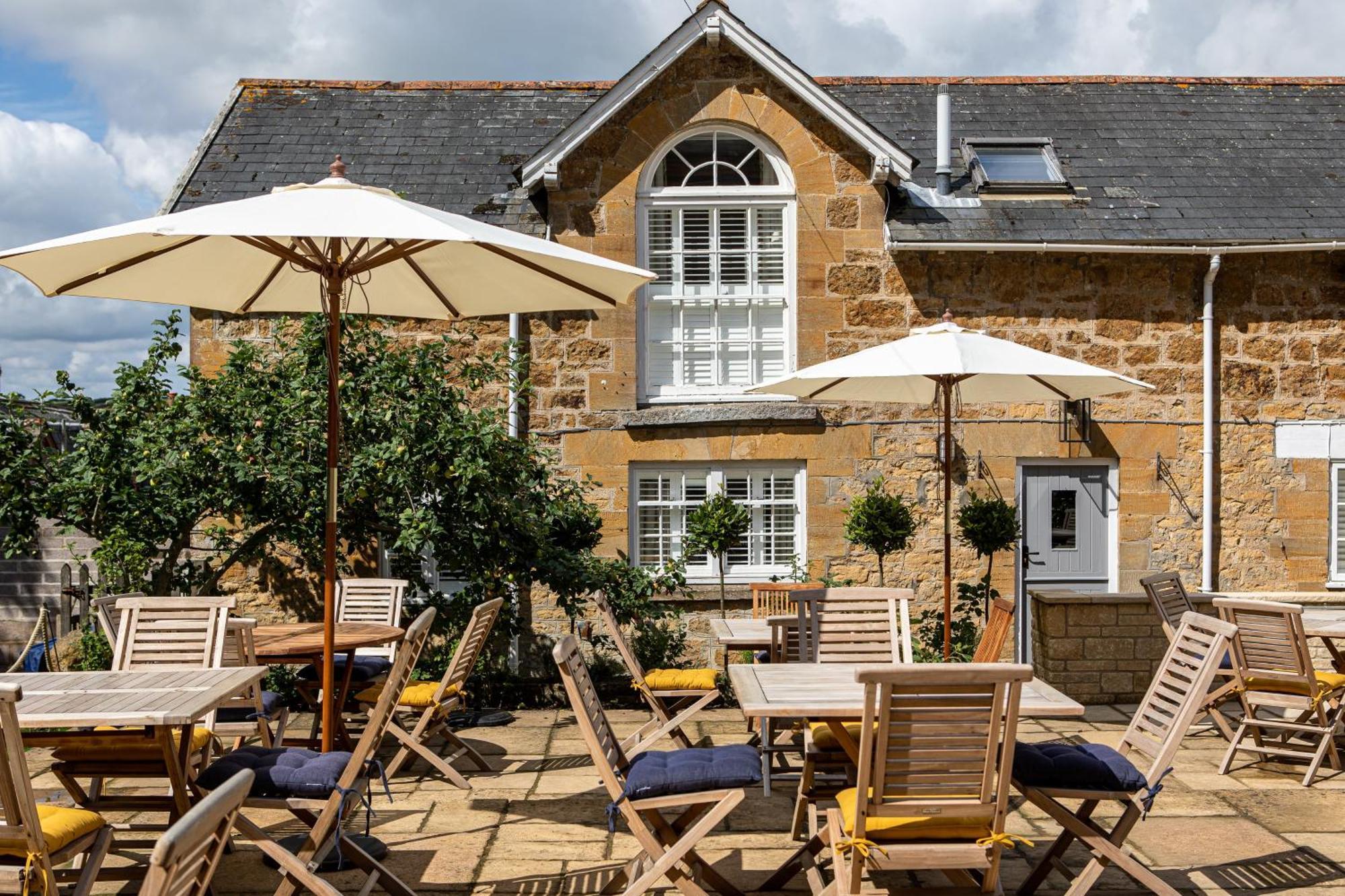 The Queens Arms Poyntington Esterno foto