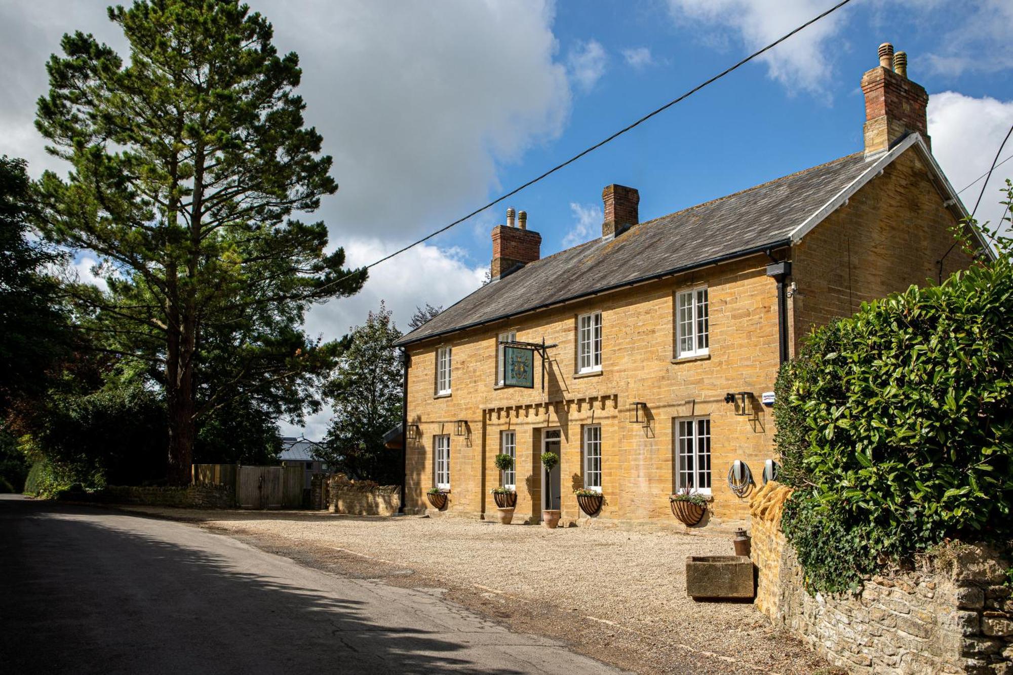 The Queens Arms Poyntington Esterno foto