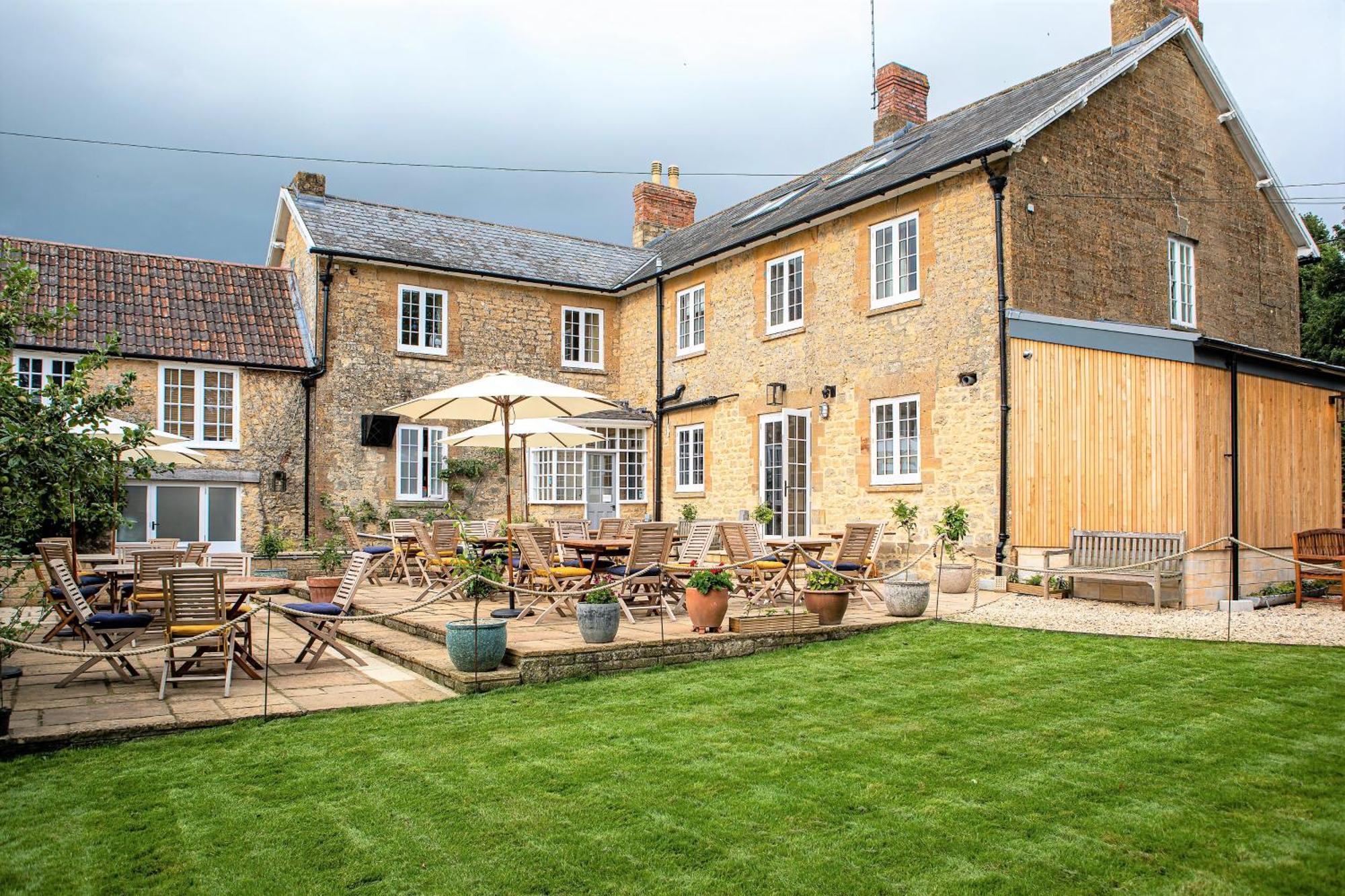 The Queens Arms Poyntington Esterno foto